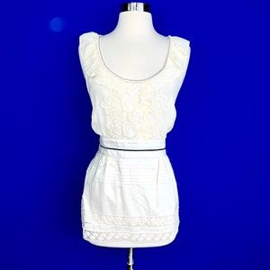 FLOREAT• Anthropologie: 
Absolutely Beautiful 100% Silk Sleeveless Top